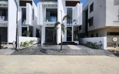 Luxury 5-Bedroom Detached Duplex with a BQ and Pool in Chevron Lekki